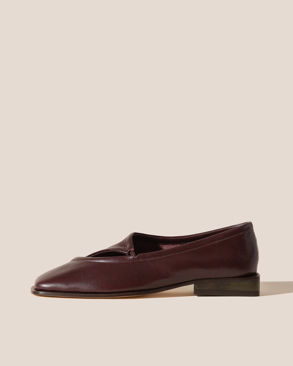 PETRA - Asymmetrical Pump | Hereu outlet