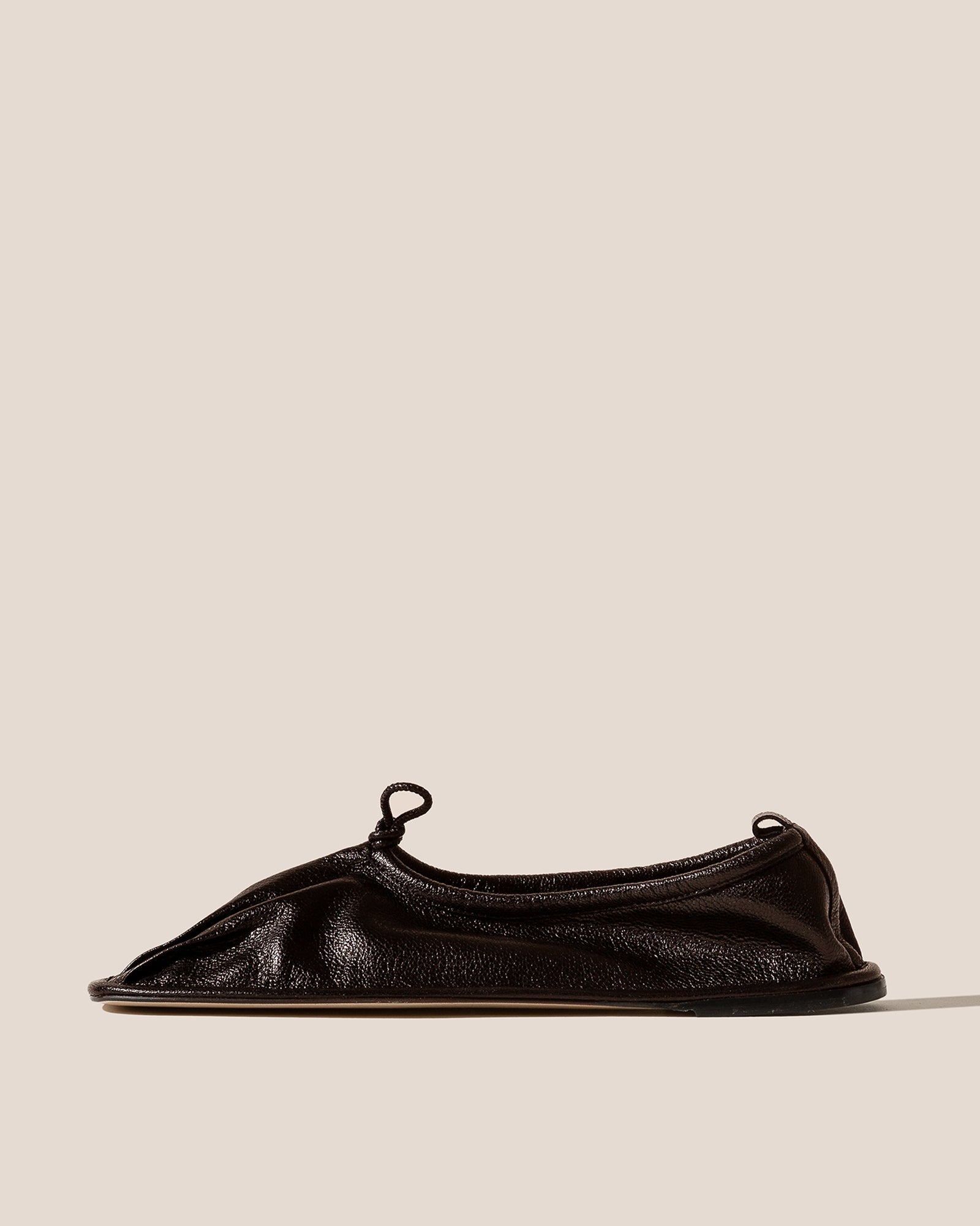 PUNTERA SUPPLE SHINY - Pleated-Toe Pump | Hereu near me