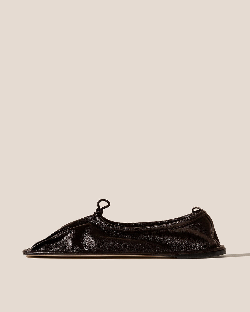 PUNTERA SUPPLE SHINY - Pleated-Toe Pump | Hereu near me