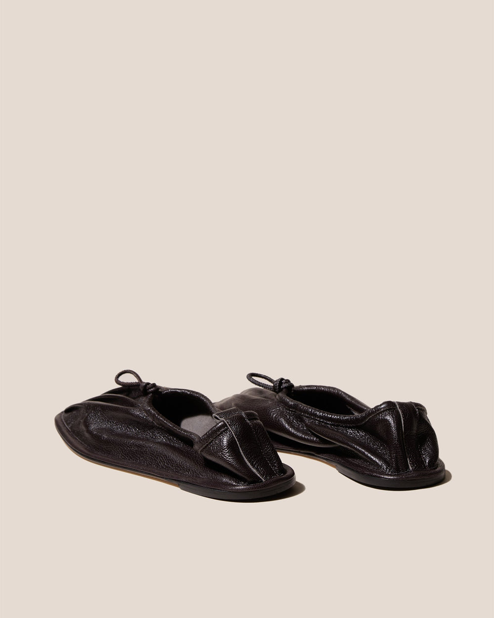 PUNTERA SUPPLE SHINY - Pleated-Toe Pump | Hereu near me