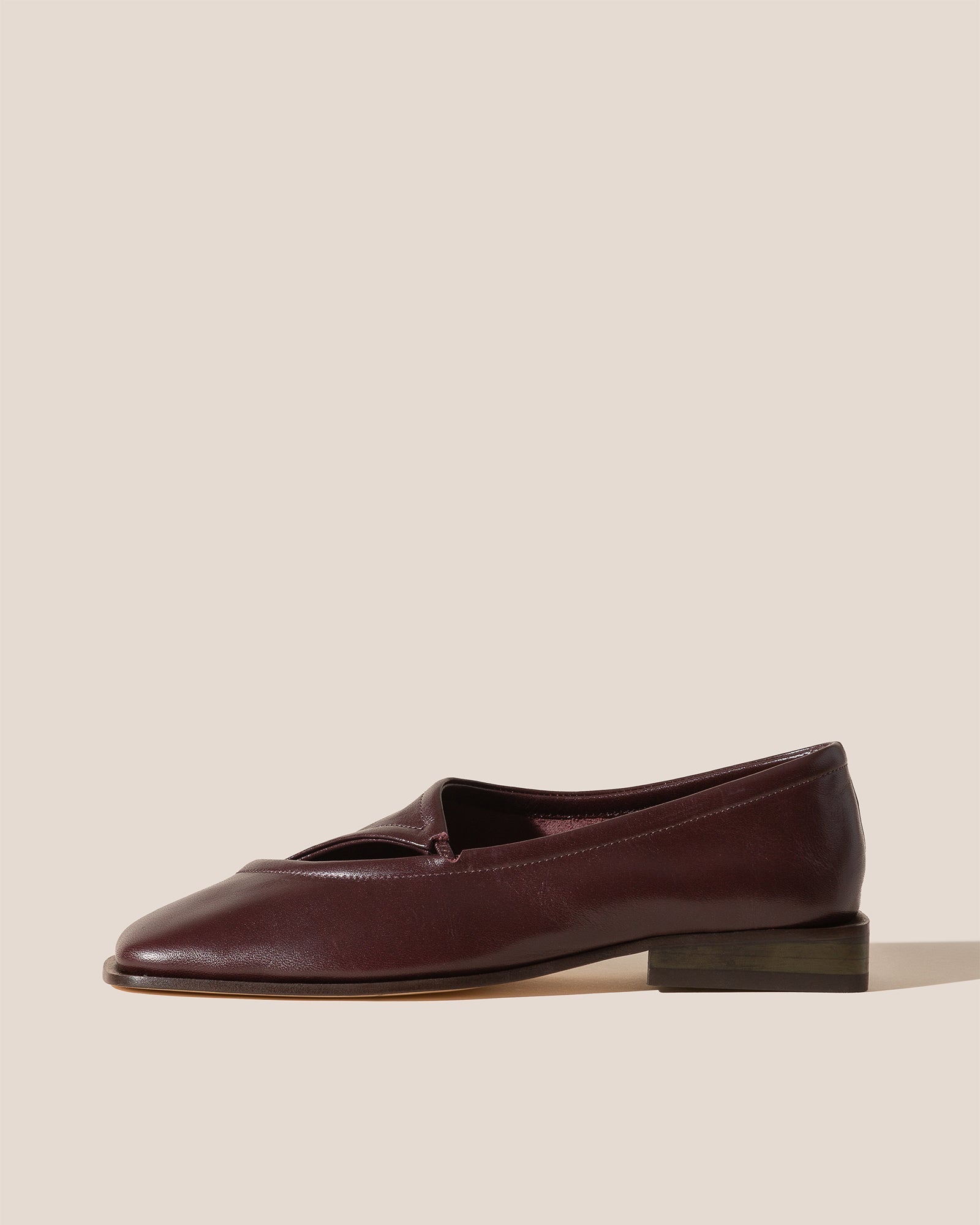 PETRA - Asymmetrical Pump | Hereu outlet