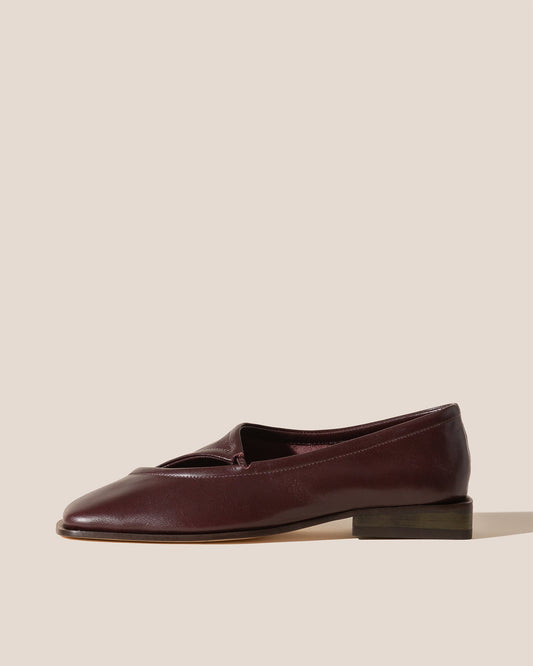 PETRA - Asymmetrical Pump | Hereu outlet