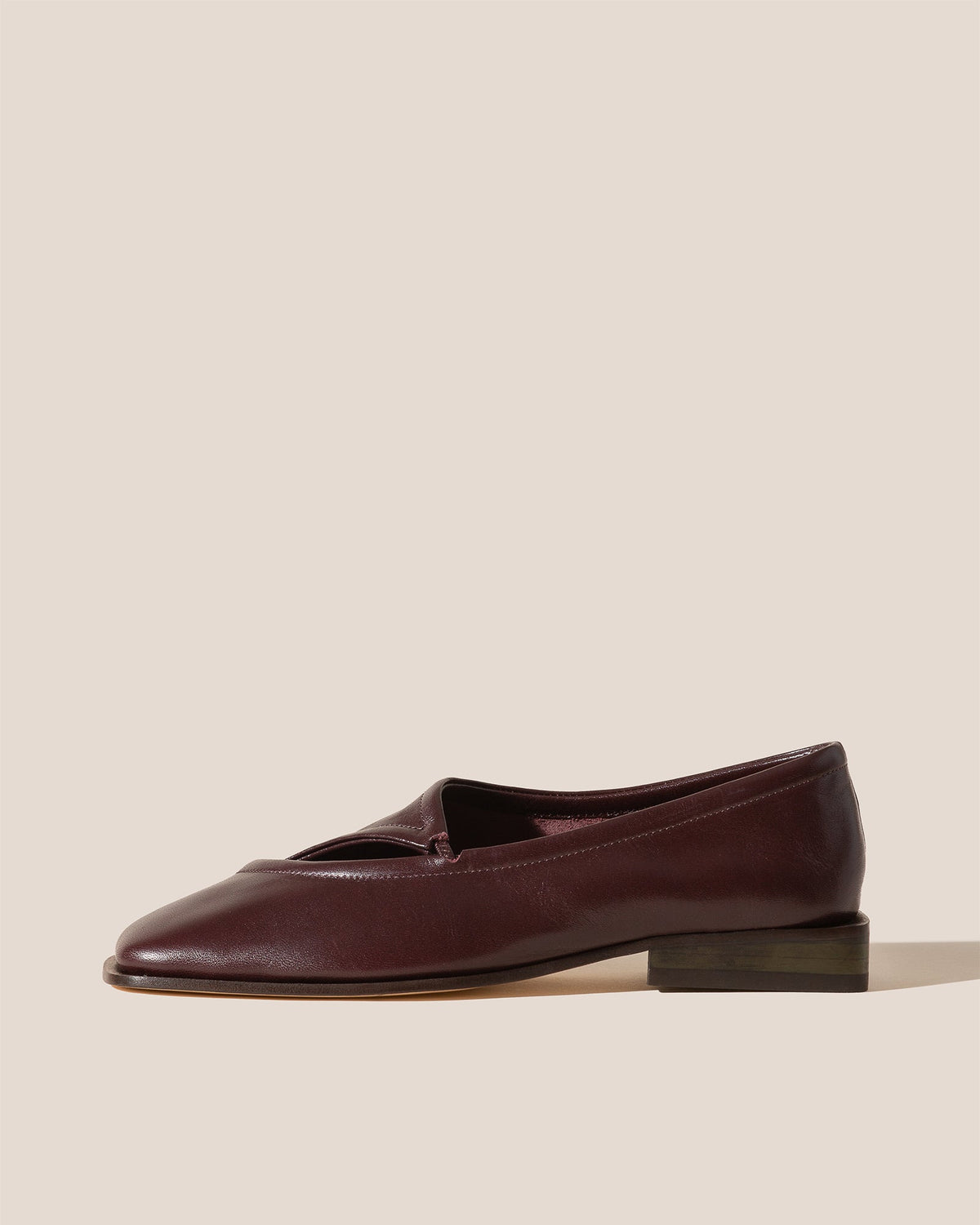 PETRA - Asymmetrical Pump | Hereu outlet
