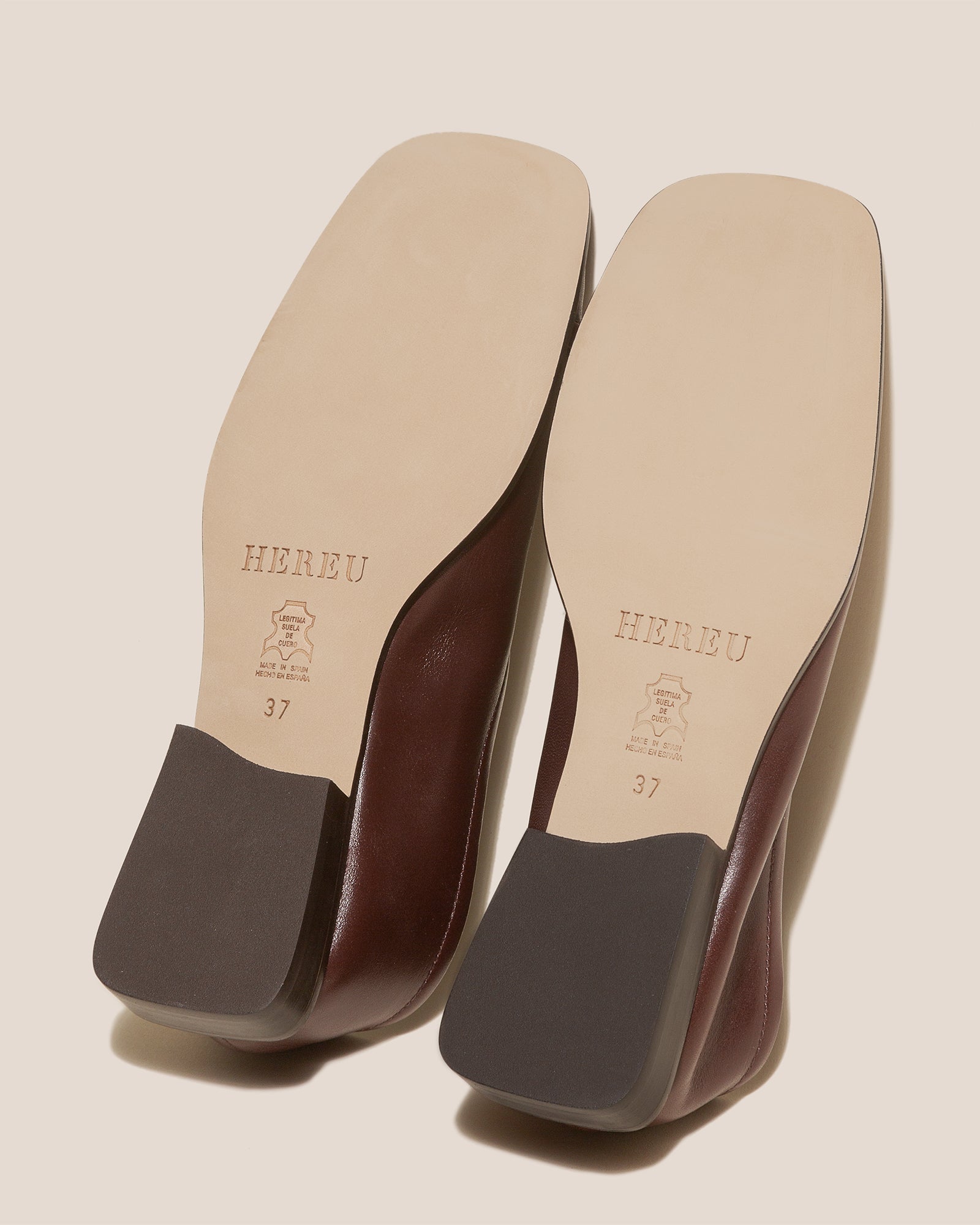 PETRA - Asymmetrical Pump | Hereu outlet