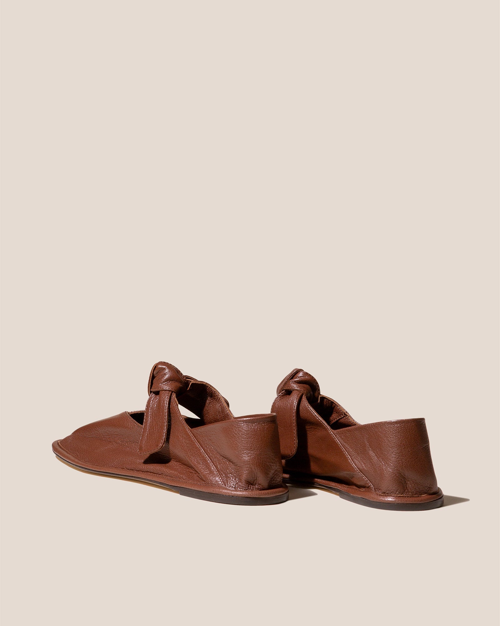 LLASADA SUPPLE SHINY - Front-Knot Pump | Hereu outlet