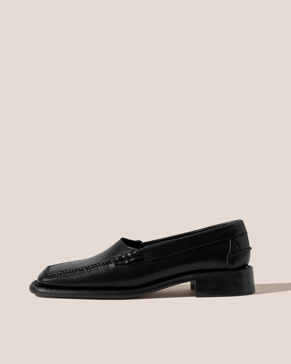 SALA - Square-Toe Low-Heeled Pump | Hereu US