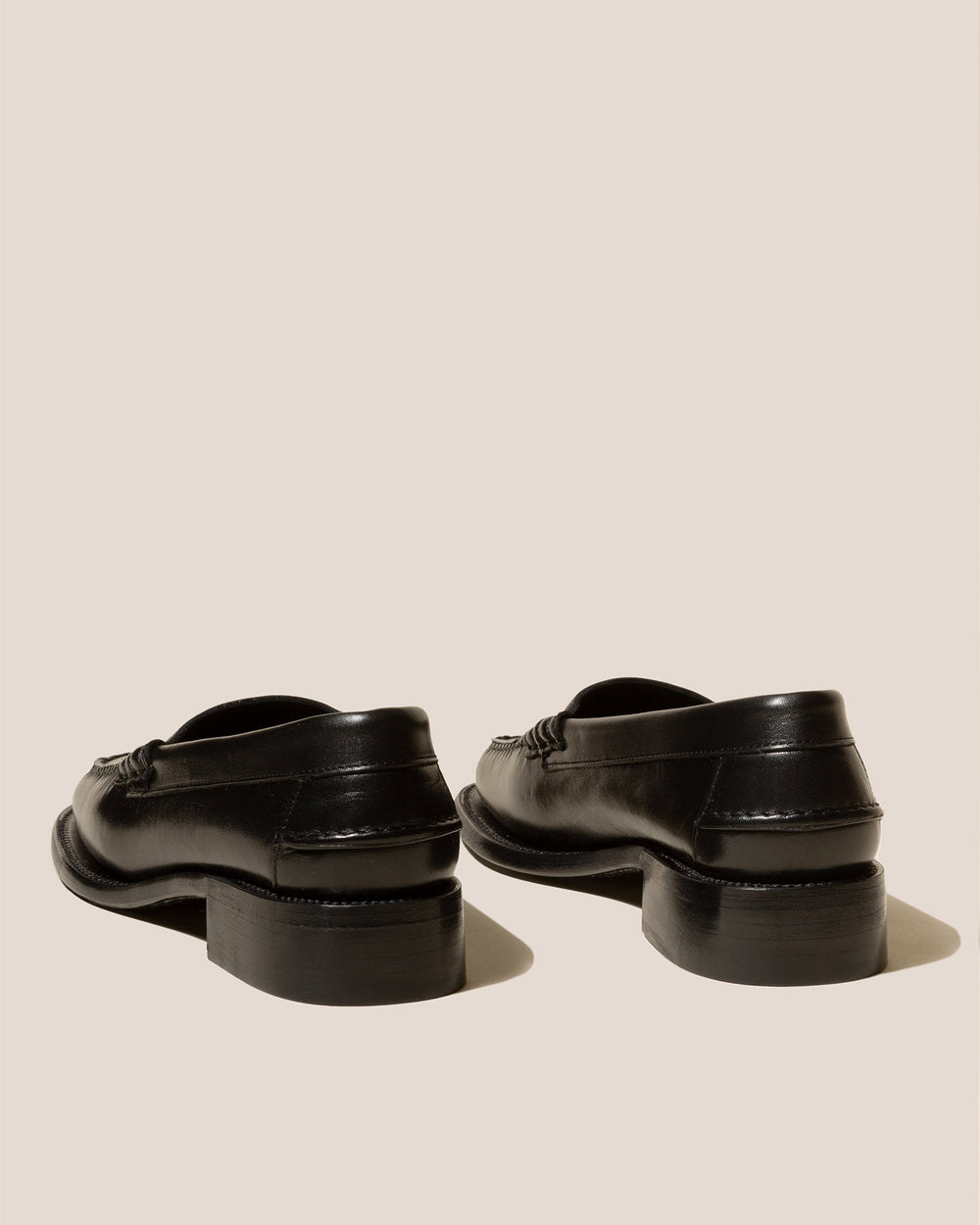 SALA - Square-Toe Low-Heeled Pump | Hereu US