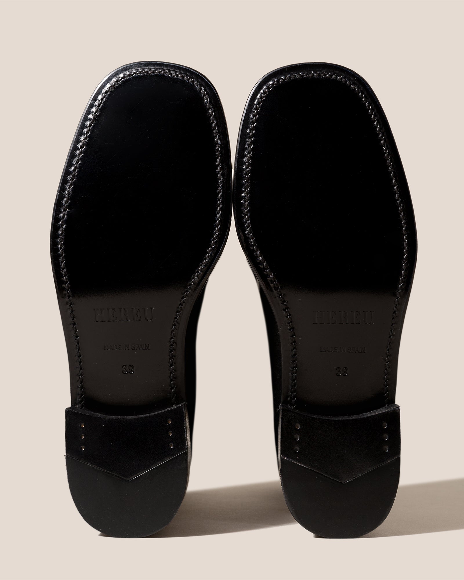 SALA - Square-Toe Low-Heeled Pump | Hereu US