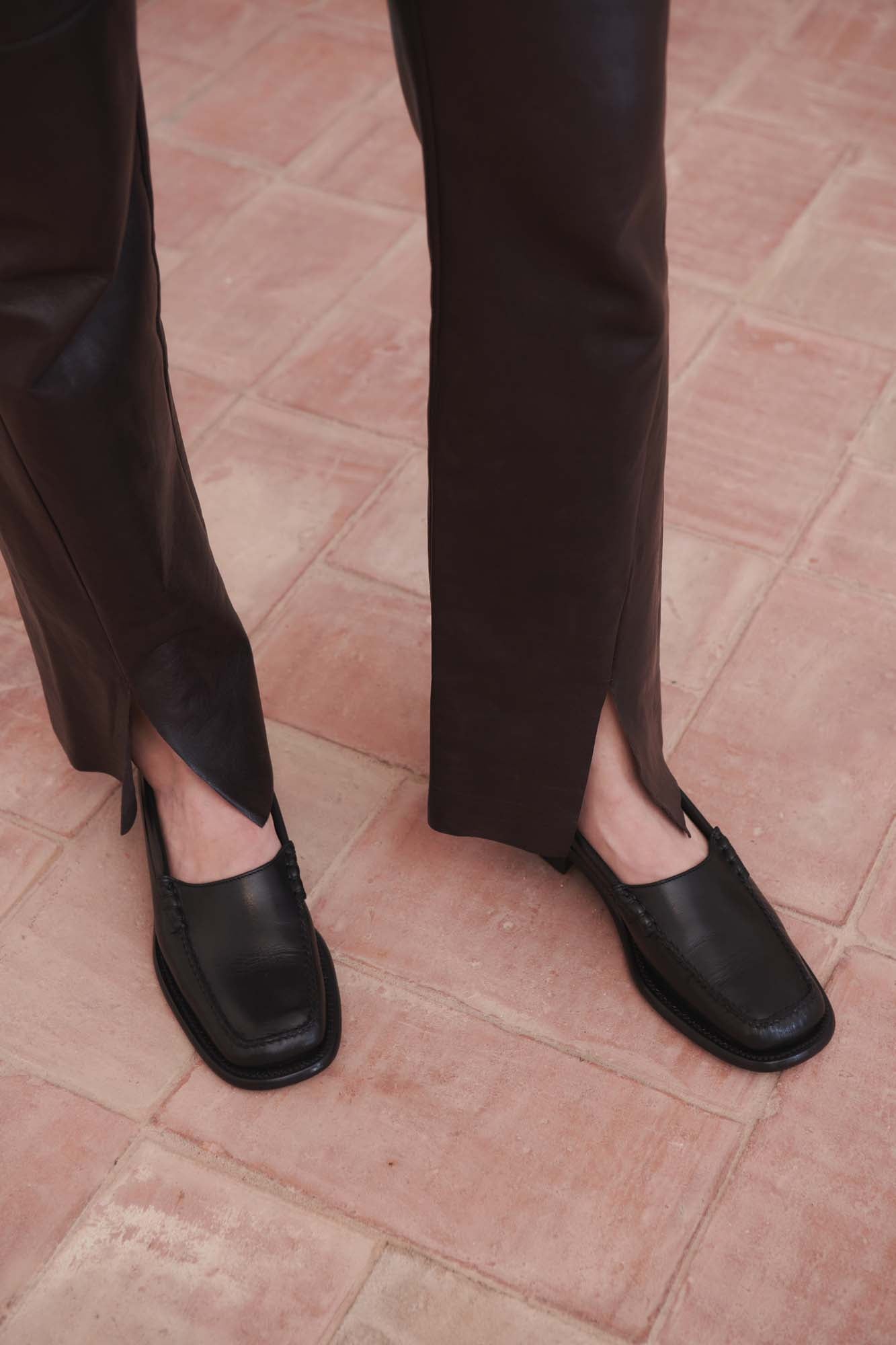 SALA - Square-Toe Low-Heeled Pump | Hereu US