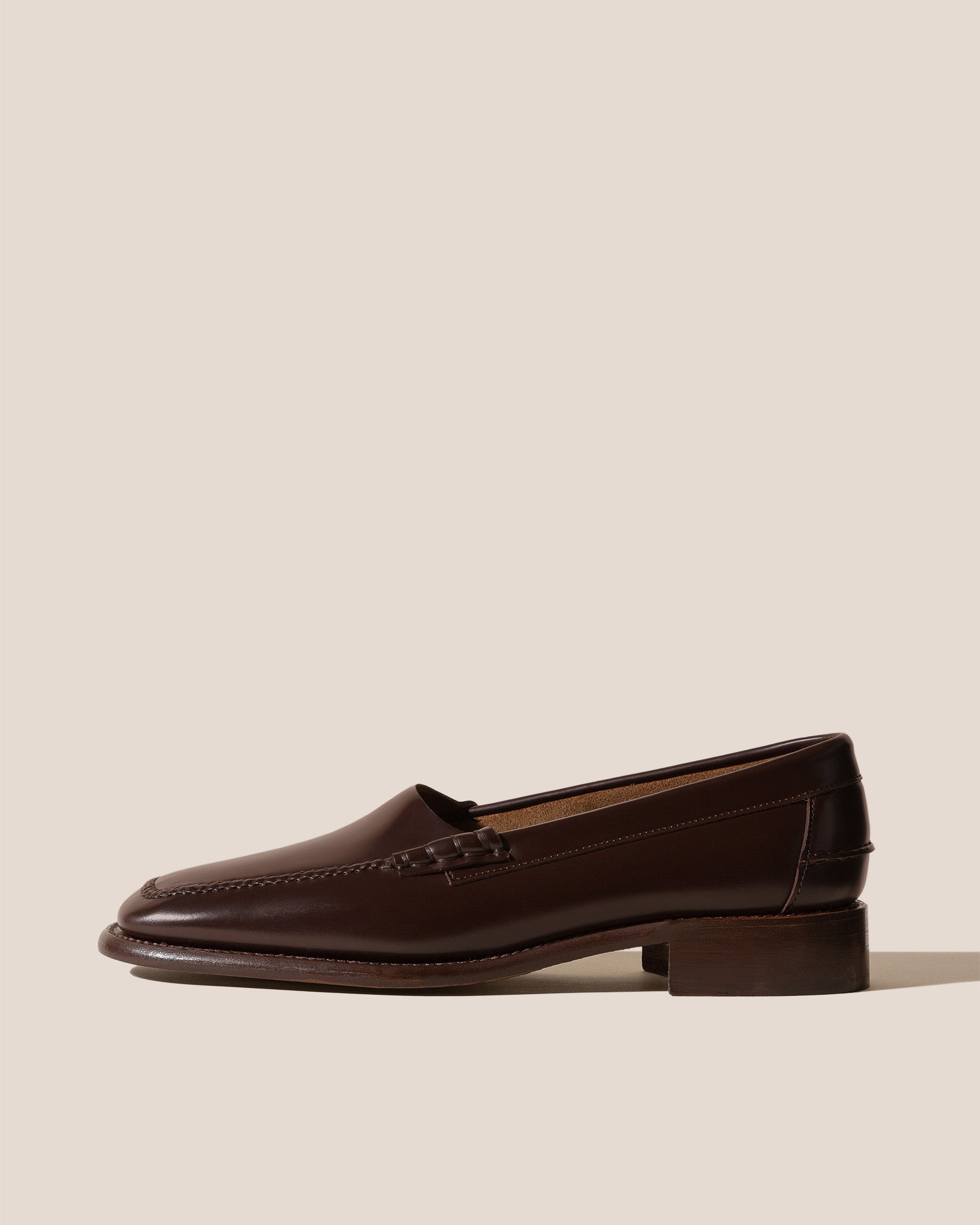 SALA - Square-Toe Low-Heeled Pump | Hereu online