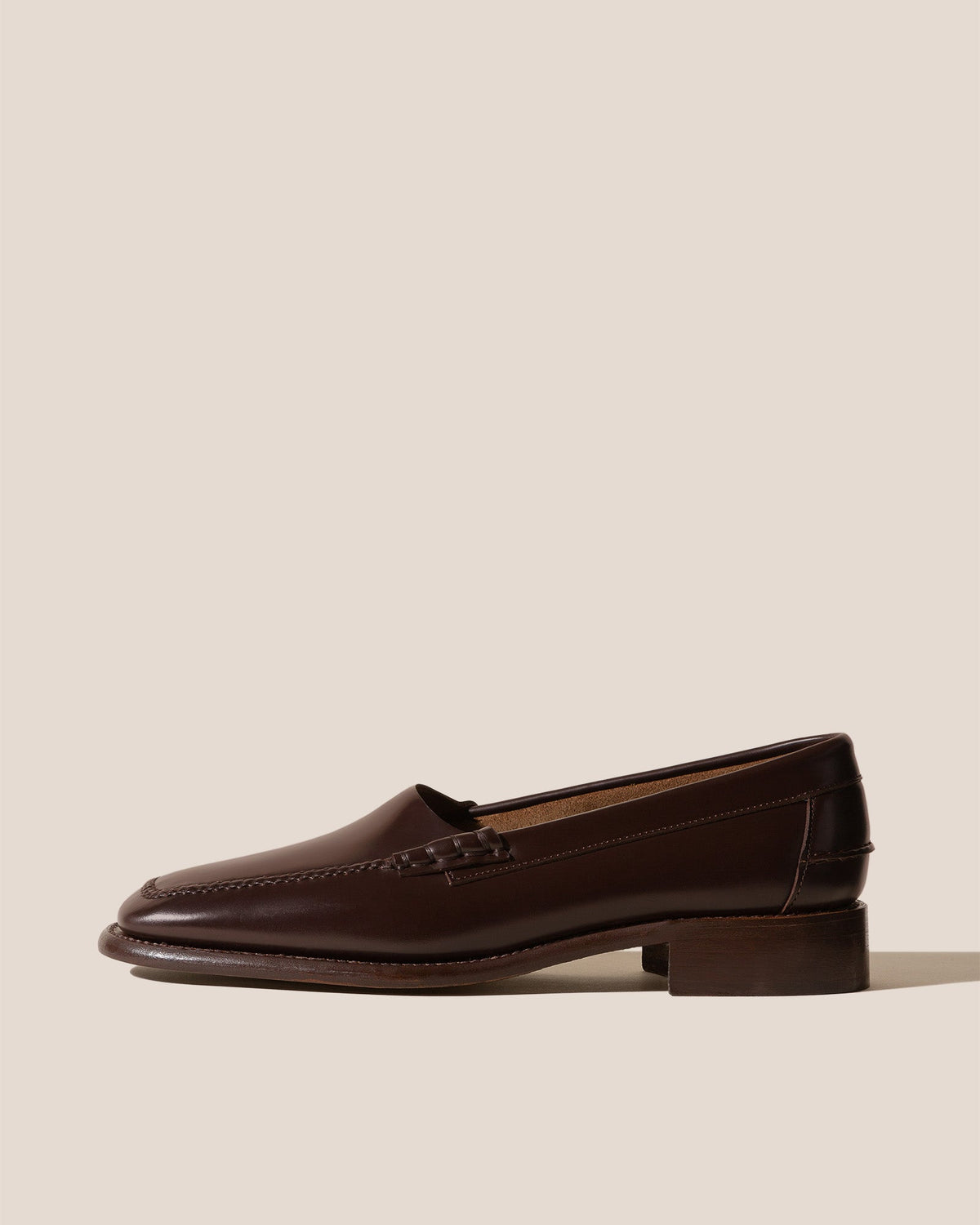 SALA - Square-Toe Low-Heeled Pump | Hereu online
