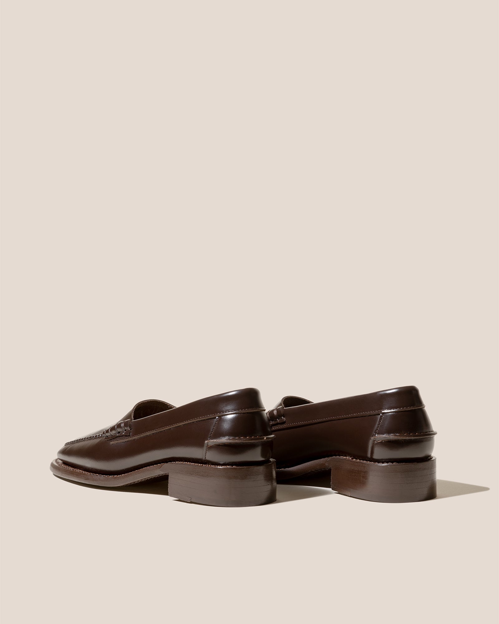 SALA - Square-Toe Low-Heeled Pump | Hereu online