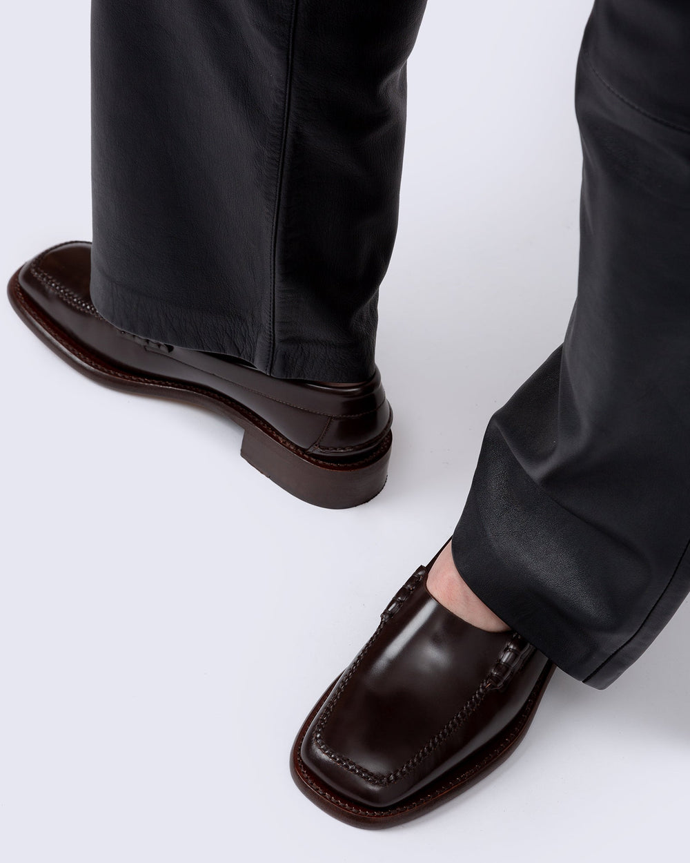 SALA - Square-Toe Low-Heeled Pump | Hereu online