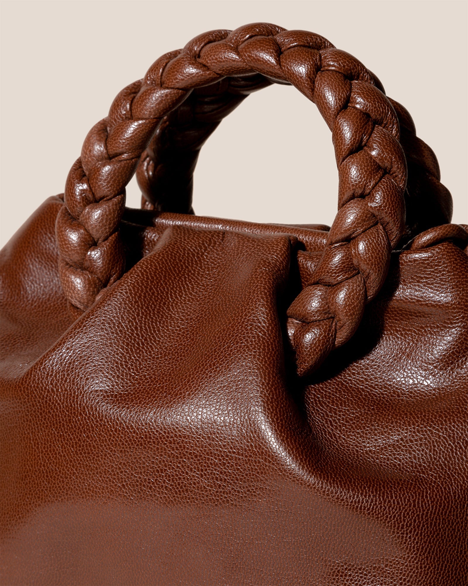 BOMBON M SUPPLE SHINY - Medium Plaited-handle Leather Handbag | Hereu discount
