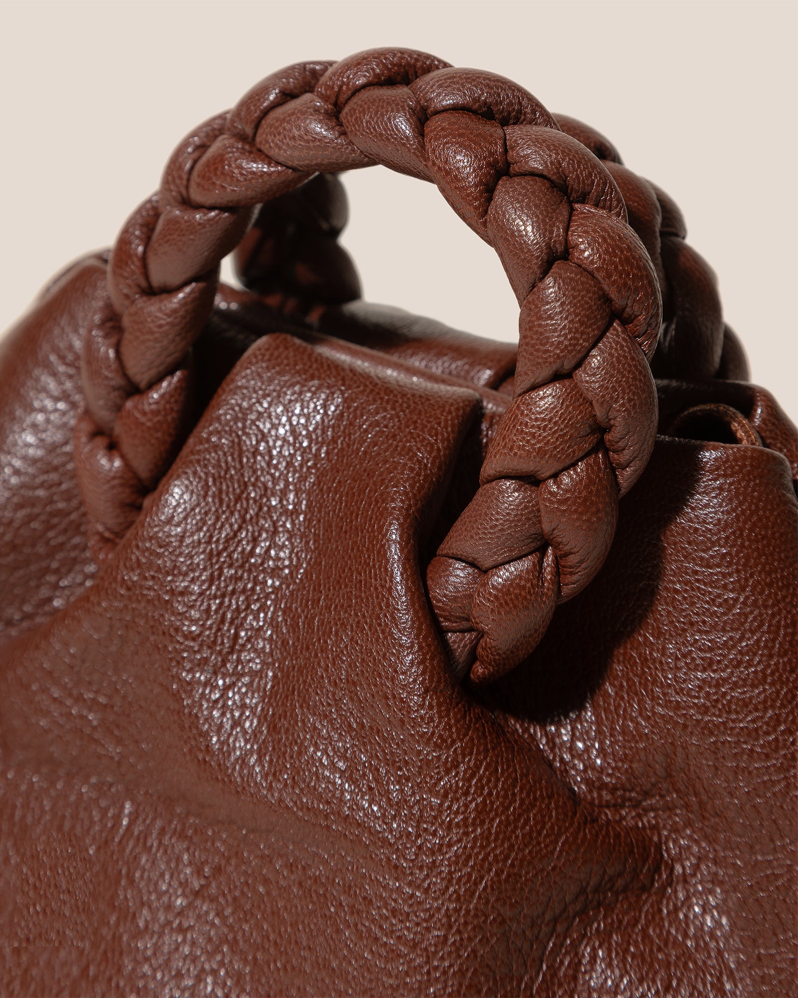 BOMBON SUPPLE SHINY - Plaited-handle Leather Handbag | Hereu US