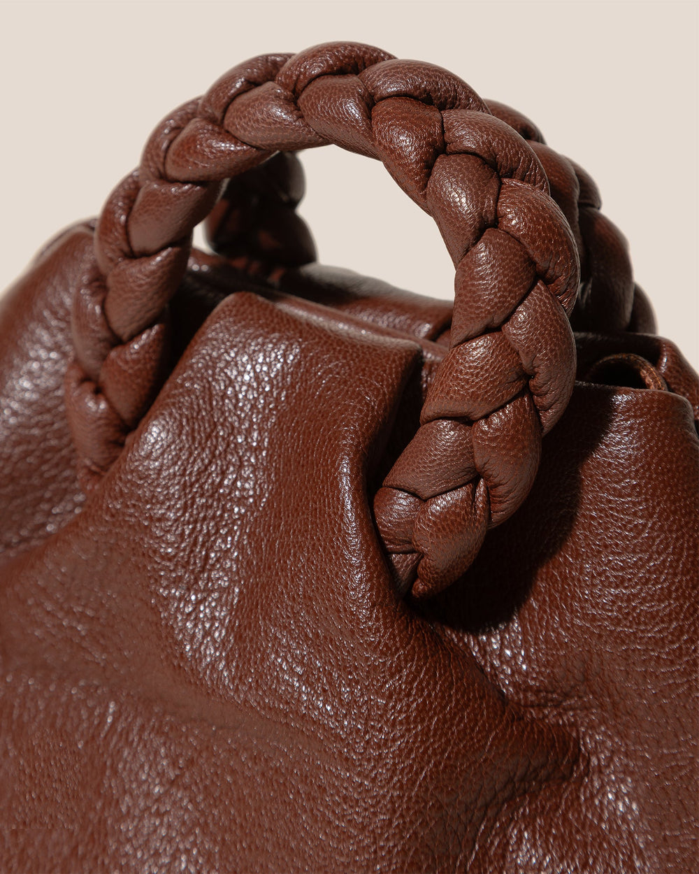 BOMBON SUPPLE SHINY - Plaited-handle Leather Handbag | Hereu US