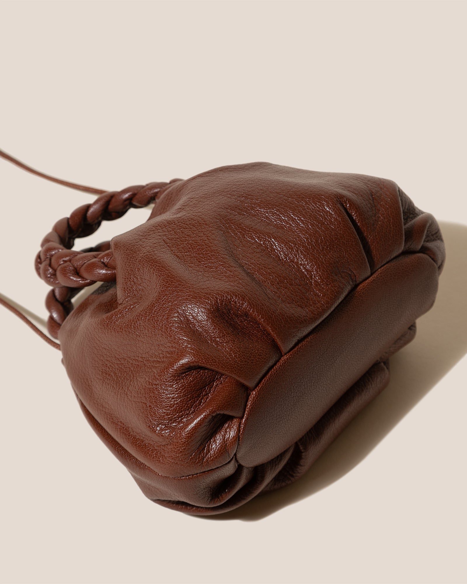 BOMBON SUPPLE SHINY - Plaited-handle Leather Handbag | Hereu US