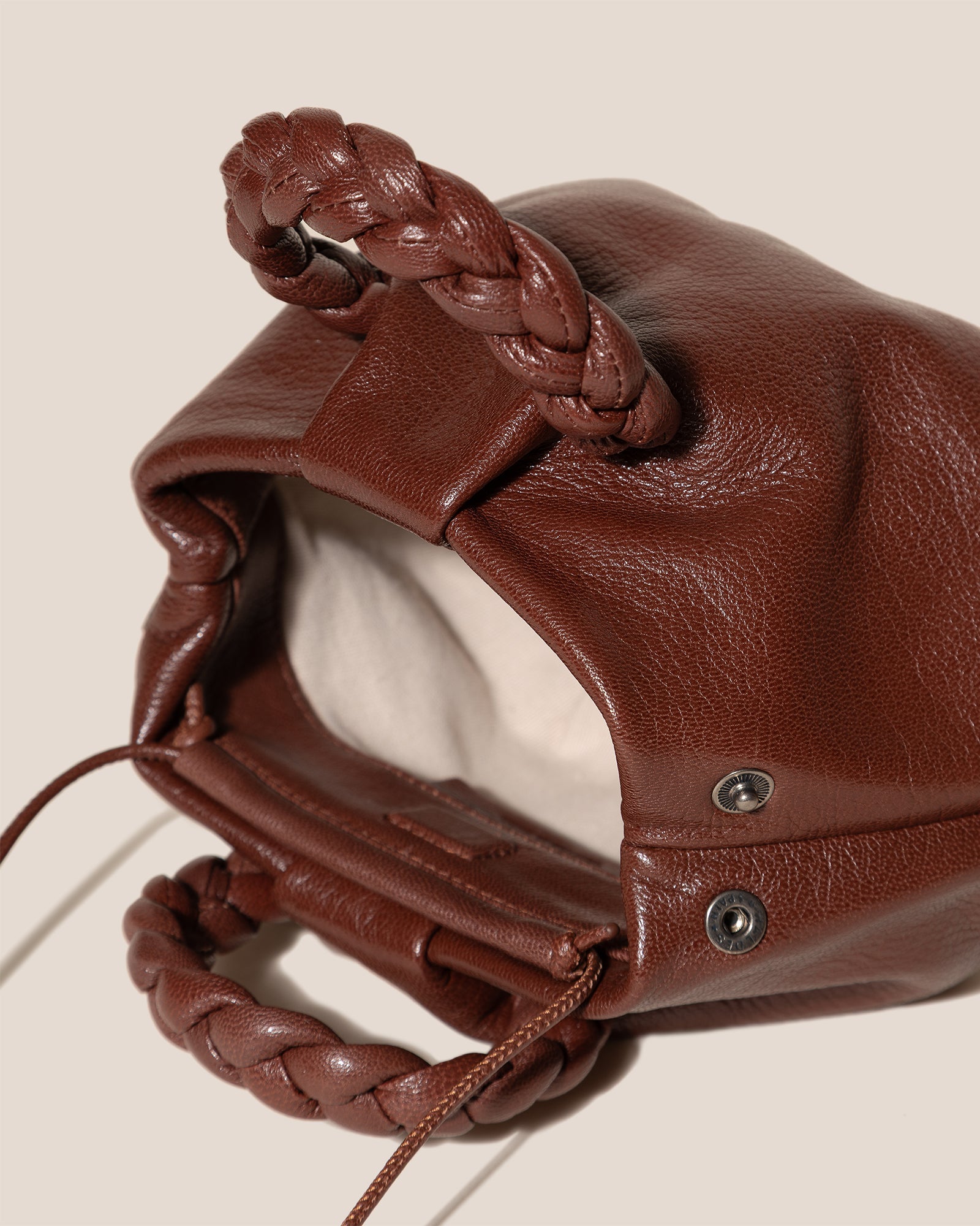 BOMBON SUPPLE SHINY - Plaited-handle Leather Handbag | Hereu US