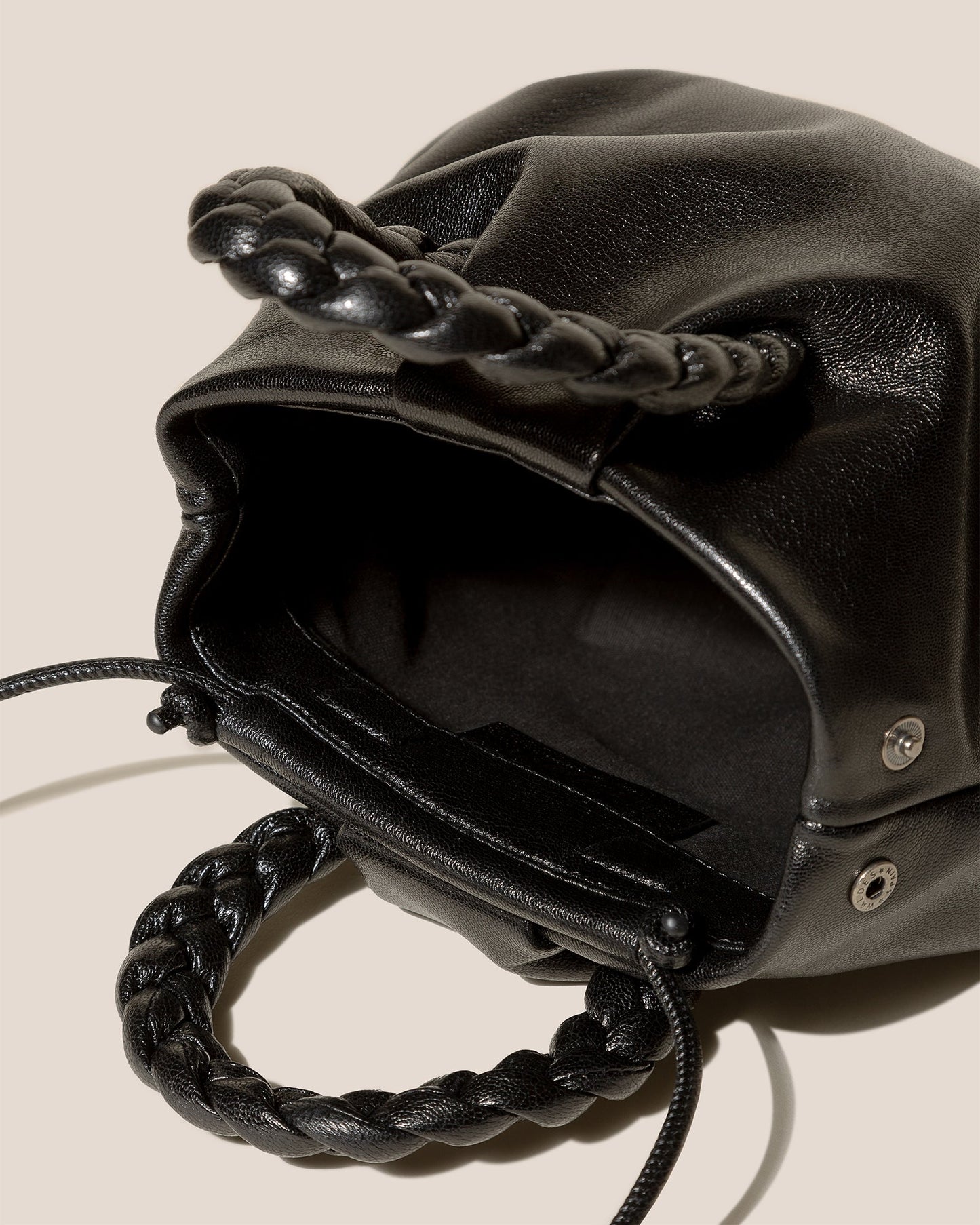BOMBON M SUPPLE SHINY - Medium Plaited-handle Leather Handbag | Hereu US