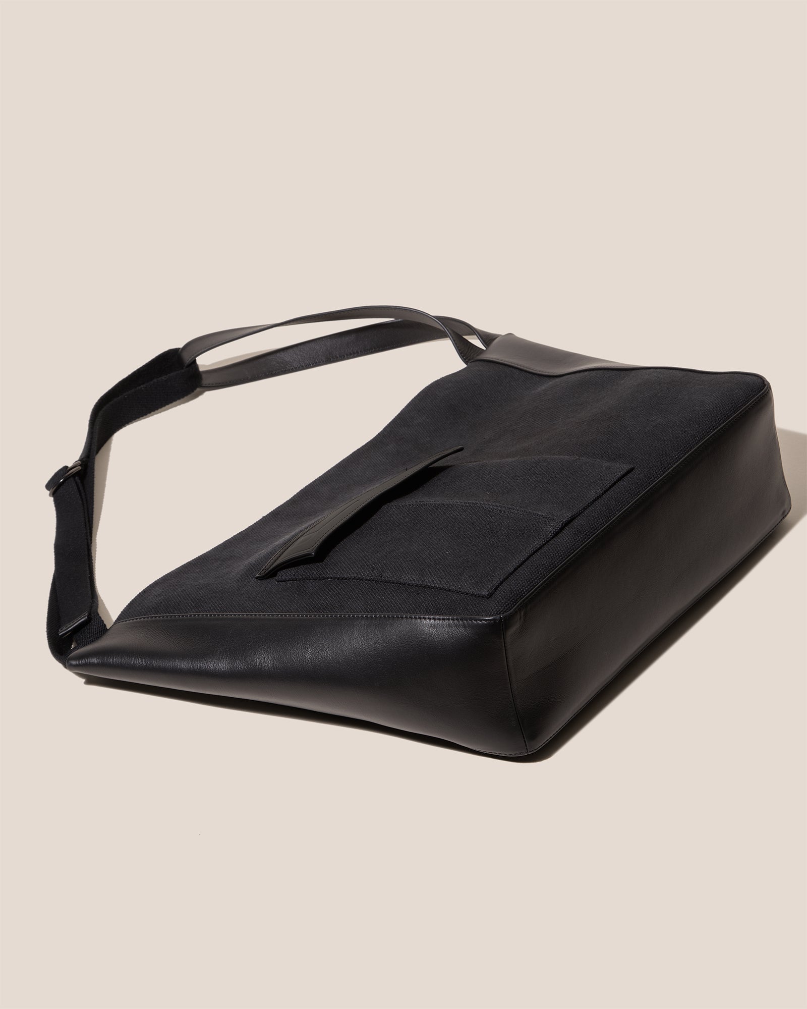VINCLE L - Messenger Bag | Hereu outlet