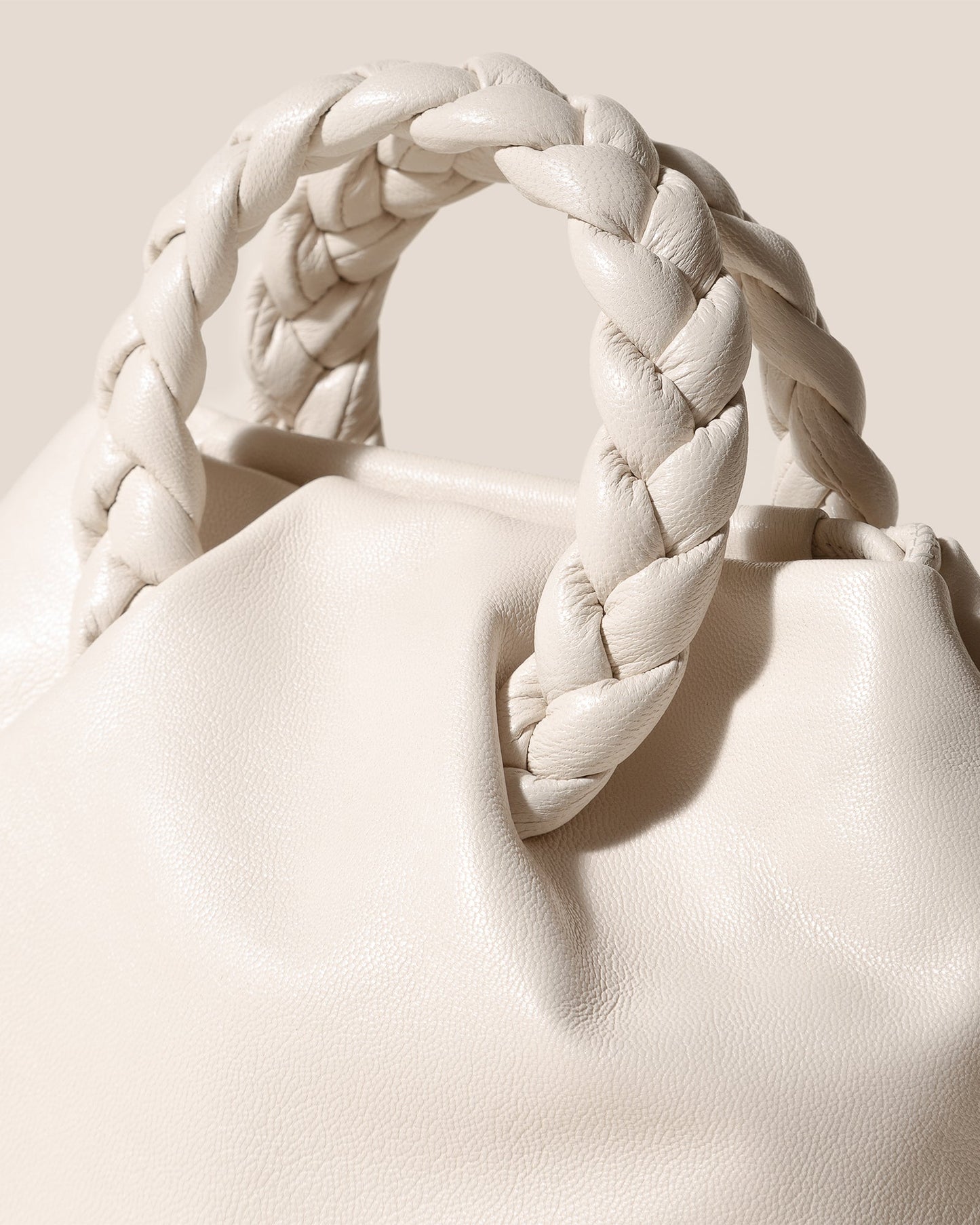 BOMBON M SUPPLE SHINY - Medium Plaited-handle Leather Handbag | Hereu discount