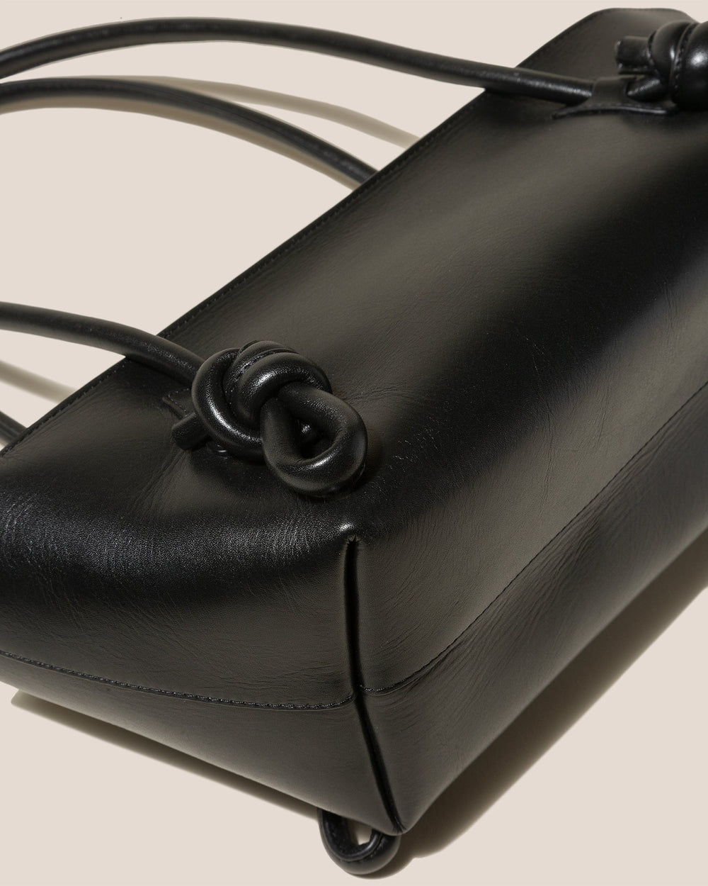 FLECA - Knotted-handle Shoulder Bag | Hereu online