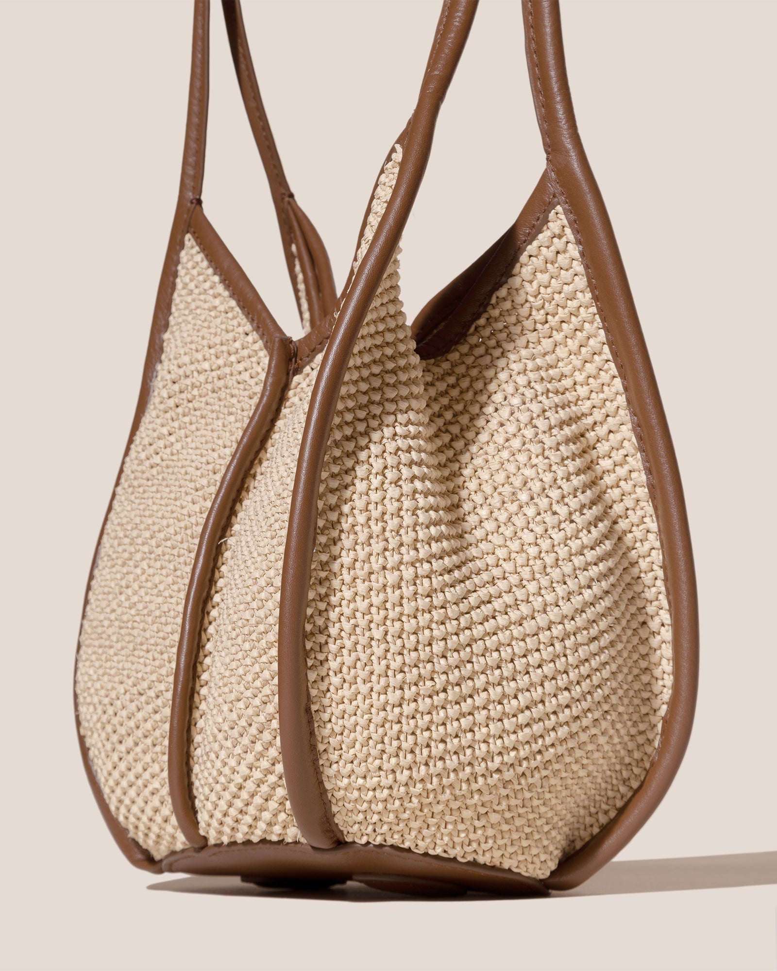 CALELLA BUCKET SOFT RAFFIA - Leather-trimmed Shoulder Bag | Hereu outlet