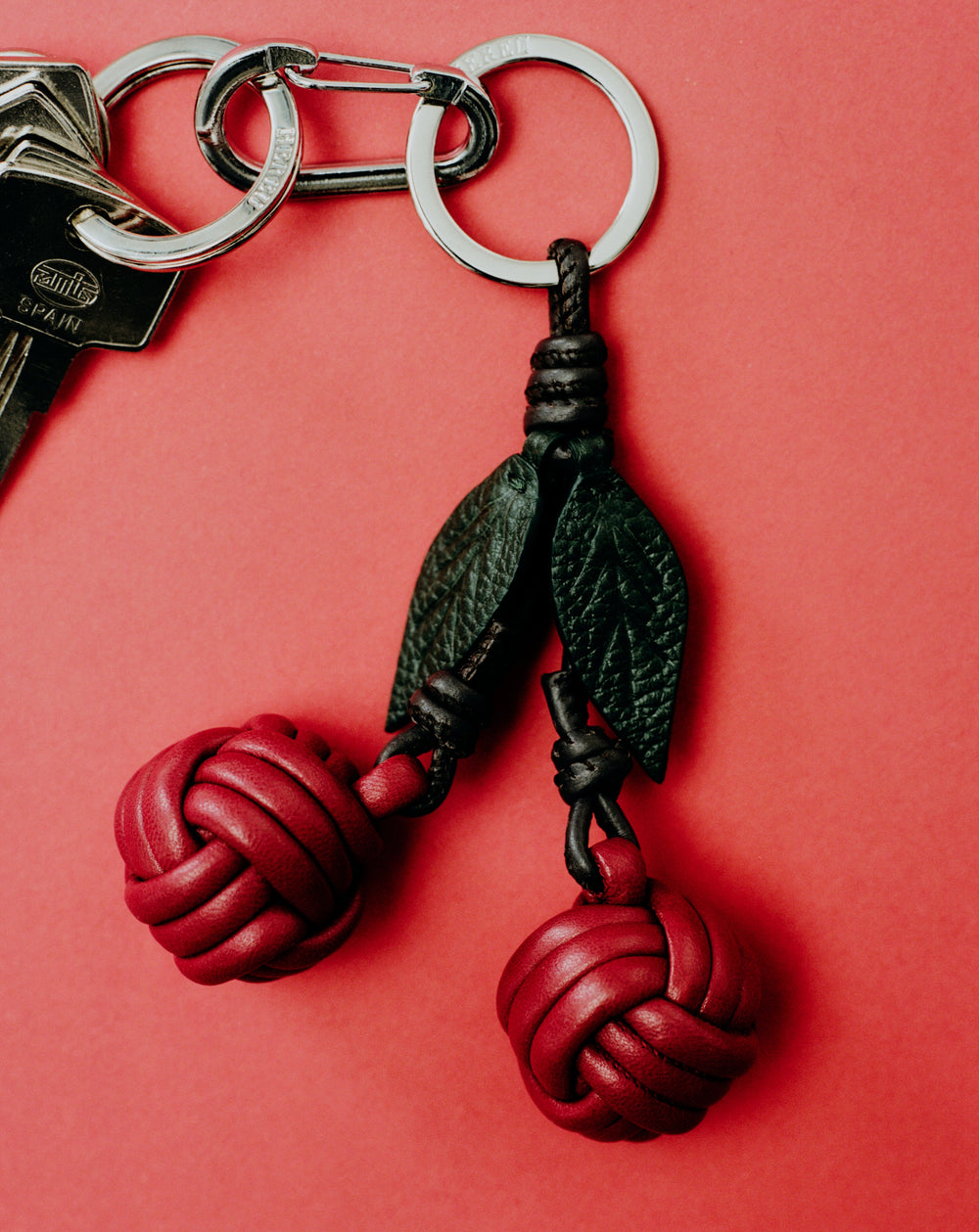 CIRERES - Hand-Knotted Cherries Leather Key Holder | Hereu US
