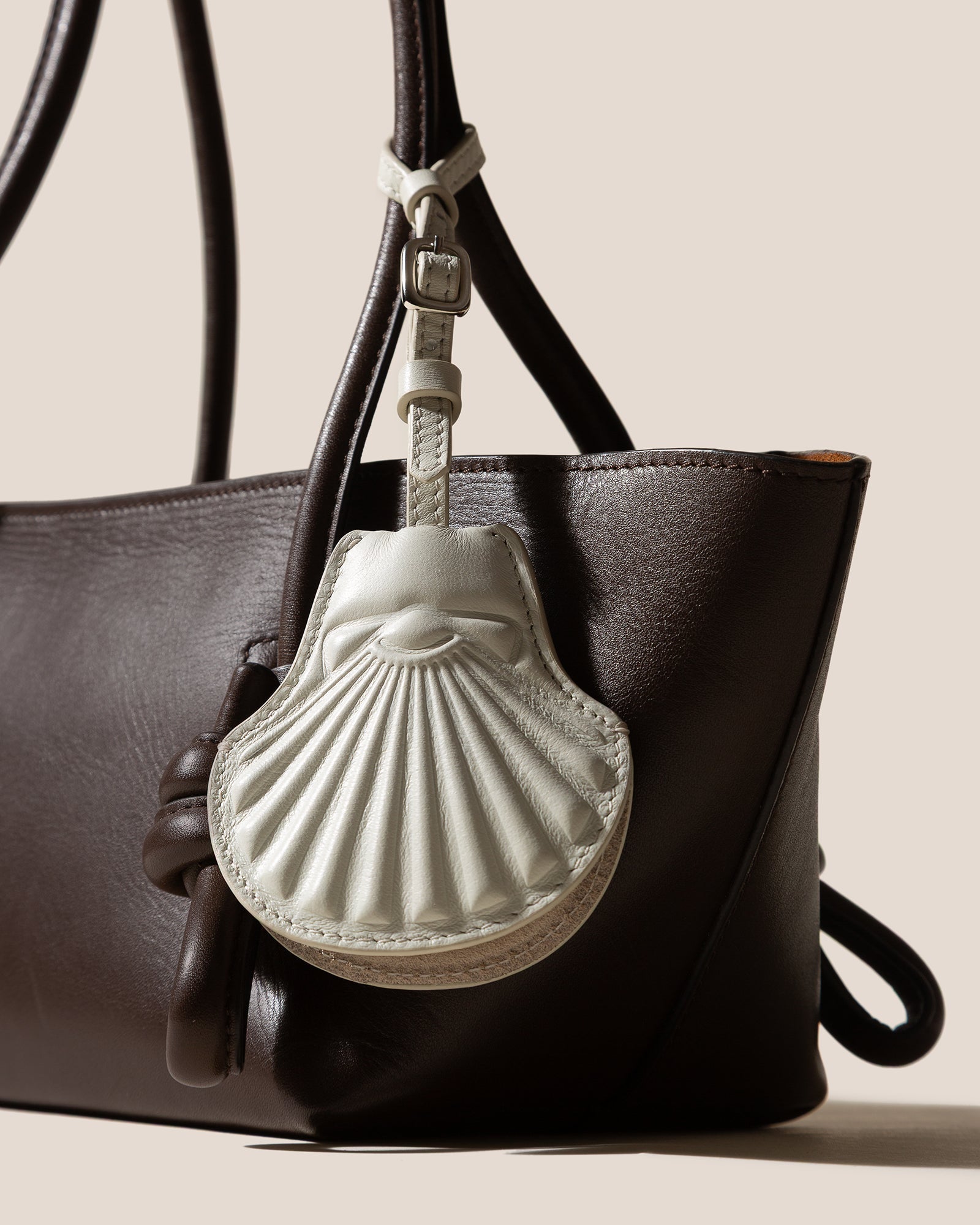 PETXINA - Embossed Leather Charm | Hereu US