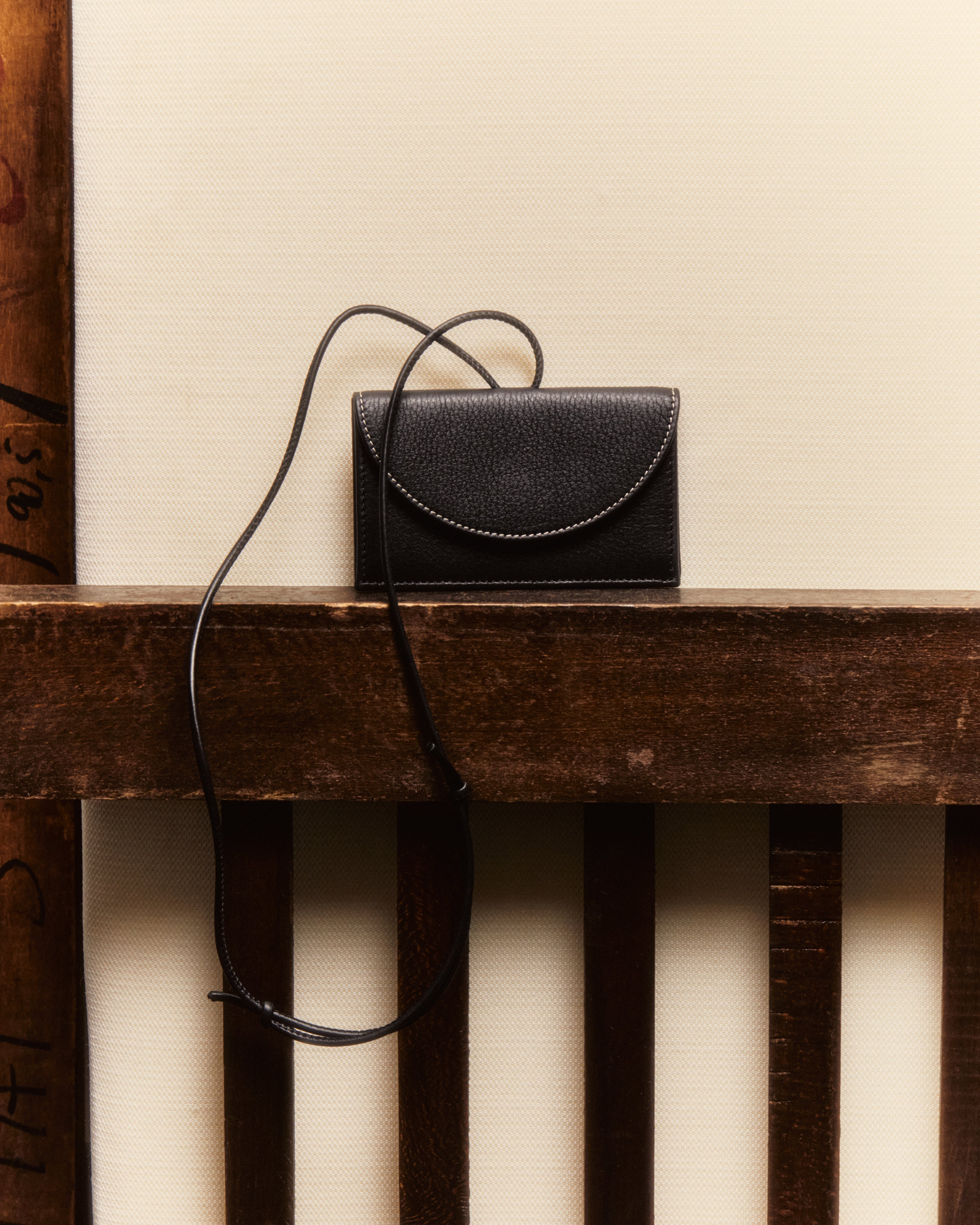 PENJAT - Leather Wallet with Strap | Hereu online