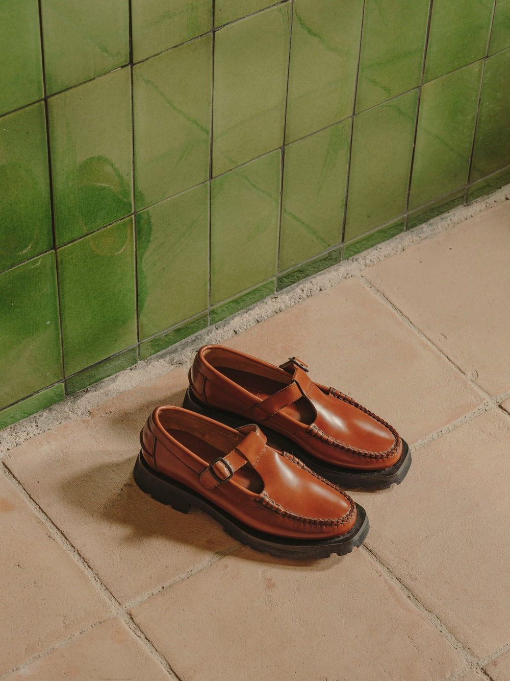 ALBER SPORT - Tread Sole T-Bar Loafer | Hereu US