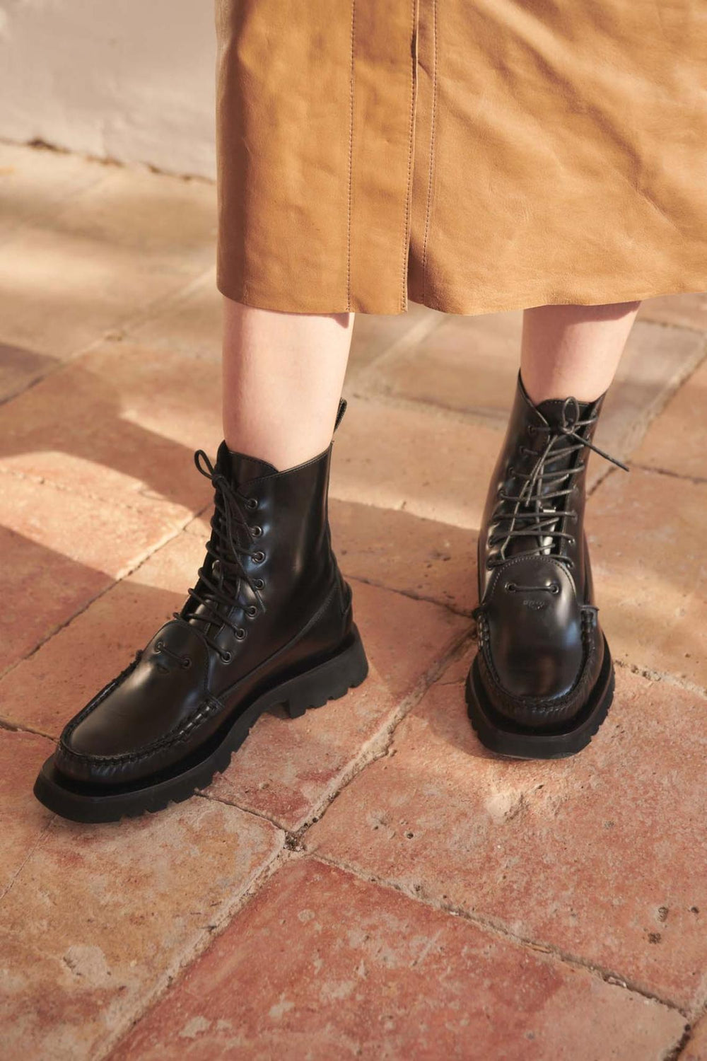 Hereu Boots | CORDO - Tread Sole Lace-Up Loafer Boot - Women