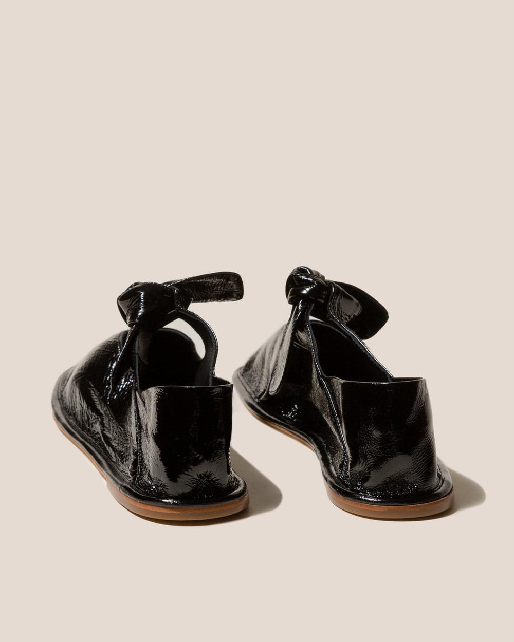 Hereu Soft Shoes | LLASADA CRINKLED GLOSSY - Front-Knot Pump - Women